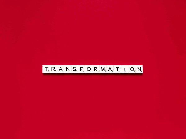 La musique électronique : un voyage de l'ombre à la lumière ?